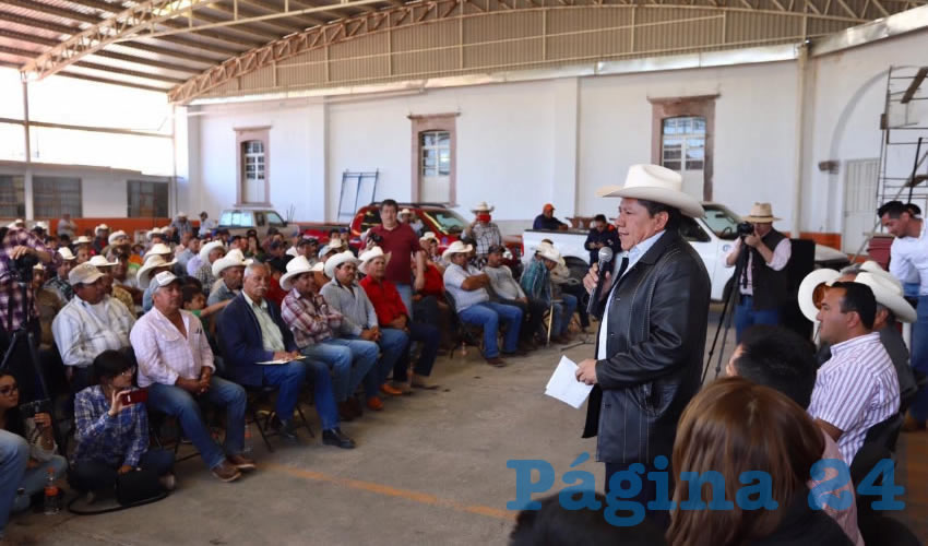 “Esto del cambio es un proceso, el pueblo de México se dio y una nueva oportunidad. Vamos a la construcción de una verdadera política pública del desarrollo, y hay que tomarle la palabra al presidente Andrés Manuel López Obrador”, expuso Monreal Ávila