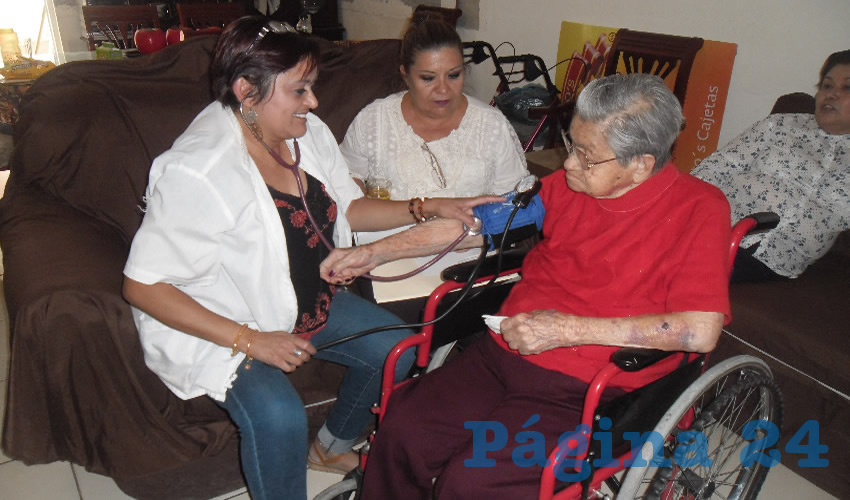 Para la alcaldesa Tere Jim&eacute;nez es muy importante cuidar la salud de los adultos mayores