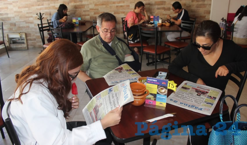Karla Sof&iacute;a Y&aacute;&ntilde;ez, Miguel &Aacute;ngel Y&aacute;&ntilde;ez y Raquel Ortega desayunaron en el restaurante La Madero