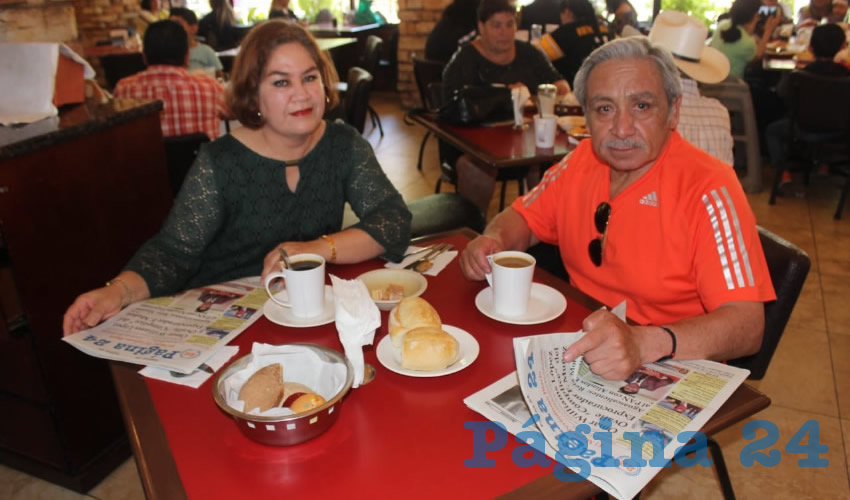 Mar&iacute;a Concepci&oacute;n Mart&iacute;nez y Salm&oacute;n Su&aacute;rez L&oacute;pez disfrutaron su primer alimento del d&iacute;a en el restaurante Las Antorchas