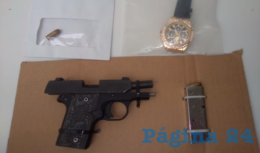 La pistola, cargador, cartucho y reloj que portaba el secuestrador Jorge &ldquo;N&rdquo; &ldquo;N&rdquo;, de 33 a&ntilde;os