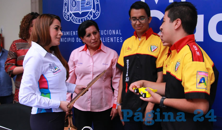 Más de un centenar de vecinos agradecieron personalmente a Tere Jiménez el trabajo que ha realizado