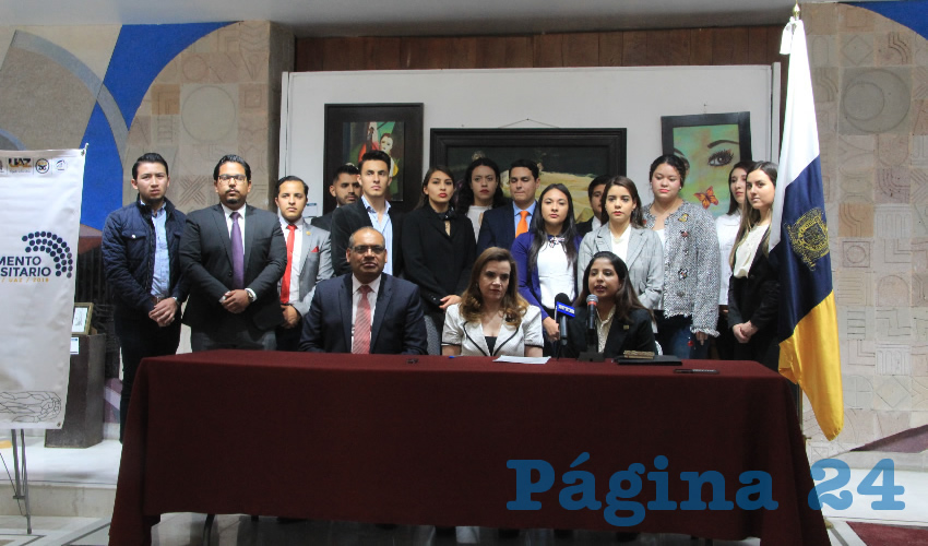 Rodríguez Márquez comentó que en este Primer Parlamento Universitario de Derecho, los promoventes son los jóvenes estudiantes de esta carrera, quienes se interesaron en el tema parlamentario y el derecho político (Foto Rocío Castro Alvarado)