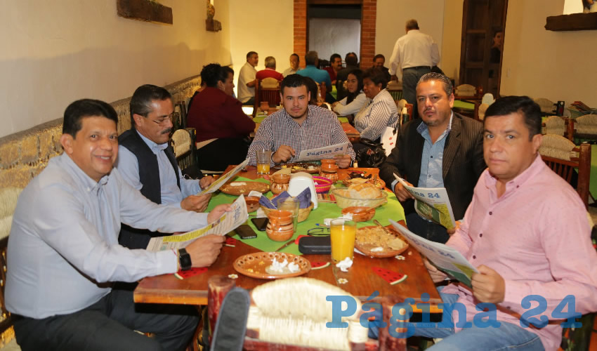 En La Mestiza almorzaron Marco Antonio Lic&oacute;n D&aacute;vila, secretario de Obras P&uacute;blicas del Municipio de Aguascalientes; Filiberto Due&ntilde;as Mac&iacute;as, Adri&aacute;n Ram&iacute;rez Mu&ntilde;oz, Israel Soto Cardona y Arturo Fern&aacute;ndez Estrada