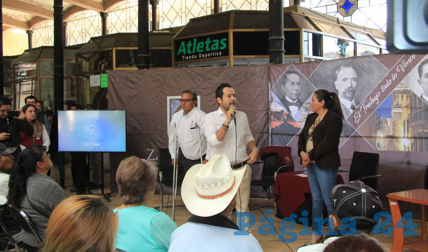Esta recepción se efectuará en Plaza de Armas en donde aparte de atender sus peticiones y ofrecerles los servicios que tiene el ayuntamiento, se harán donativos de sillas de ruedas, muletas, andadores, anteojos, entre otros (Foto Rocío Castro)