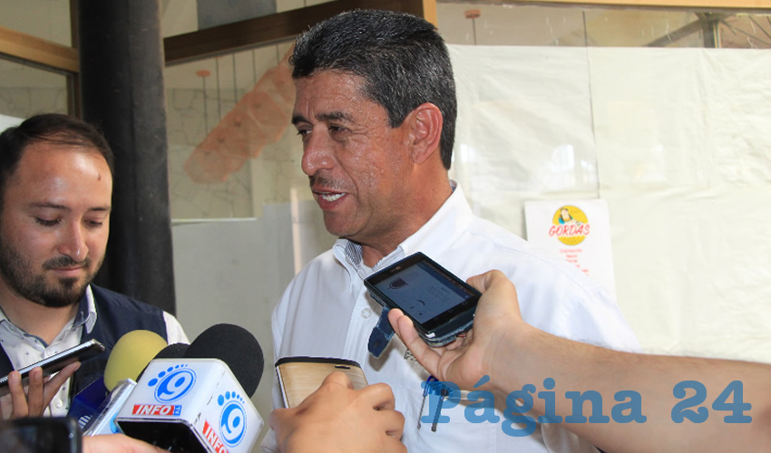 Miguel Félix Carrillo, secretario de Servicios Públicos del ayuntamiento capitalino, declaró están trabajando para mantener limpio y en óptimas condiciones el primer cuatro de la ciudad, por lo que han laborado intensamente en bacheo, mantenimiento y conservación de áreas públicas (Foto Rocío Castro)