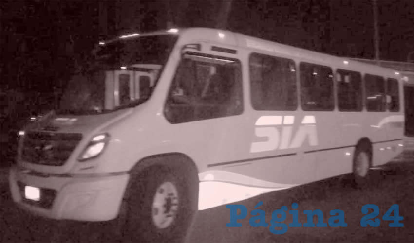 El cami&oacute;n de transporte de personal le cerr&oacute; el paso al motorista