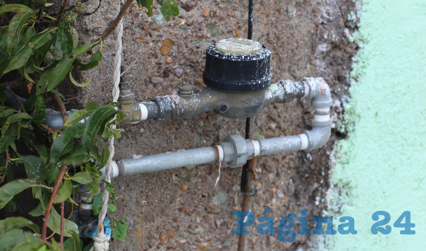 Habitantes y comerciantes del primer cuadro de la ciudad, señalaron que la falta de agua potable es una queja recurrente de los usuarios de esta zona ante la Junta Intermunicipal de Agua Potable y Alcantarillado de Zacatecas (Jiapaz) (Foto Rocío Castro)
