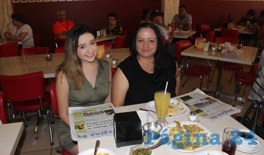 Florilu Ayala e Irma V&aacute;zquez desayunaron en el restaurante Mitla