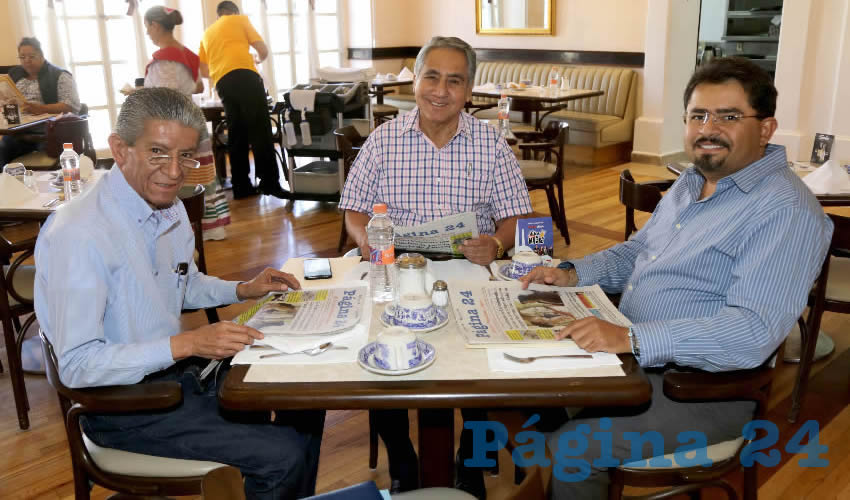 En Sanborns Francia departieron C&eacute;sar P&eacute;rez Z&uacute;&ntilde;iga, Jos&eacute; de Jes&uacute;s Mart&iacute;nez Gonz&aacute;lez y &Oacute;scar Hern&aacute;ndez Valdez