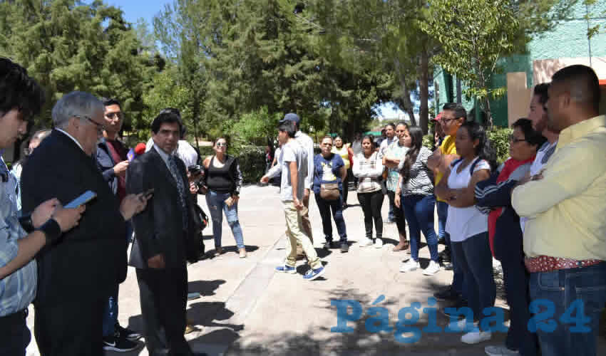 Los docentes afectados consideraron que no están en la condición de estar jugando, pues la alimentación de sus familias no está para esto ante un salario devengado (Foto Merari Martínez)