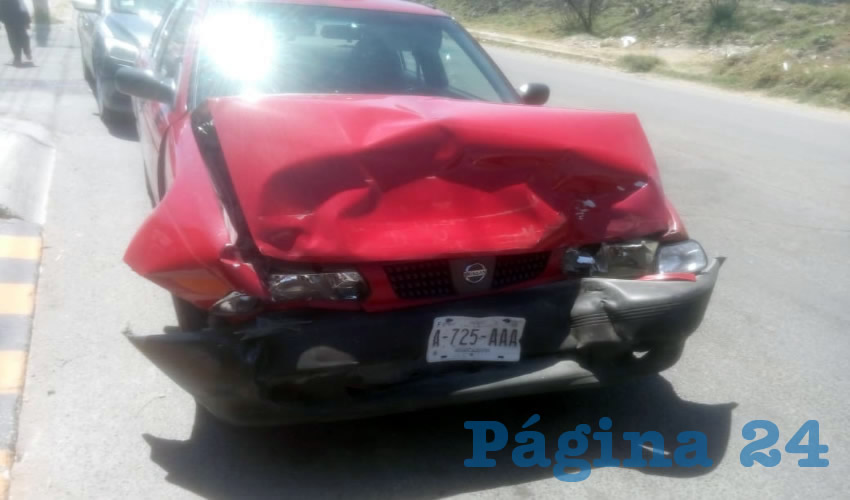 El veh&iacute;culo de alquiler, tras el encontronazo con una camioneta Nissan X-Trail