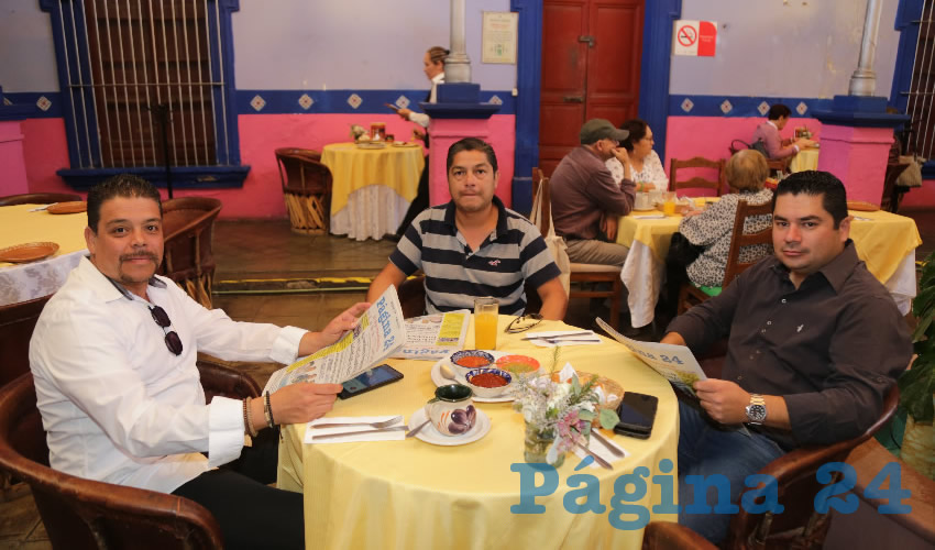 En La Saturnina compartieron el primer alimento del d&iacute;a Gustavo Talamantes, Jorge Fern&aacute;ndez Mendoza y H&eacute;ctor Valdez Aldana