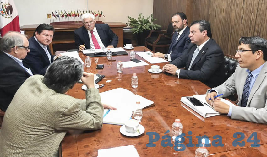 Destacan: la construcción de un Rastro TIF en Tepechitlan; un Parque Agroindustrial en Fresnillo y la reconversión de cultivos en todo el Estado