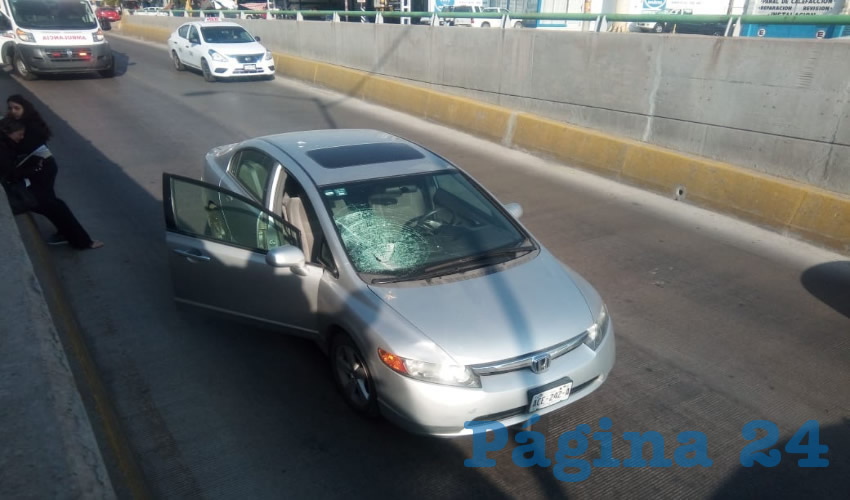 La víctima fue embestida por el carro Honda Civic, que conducía Mónica Mariana Juárez Barba, de 48 años de edad