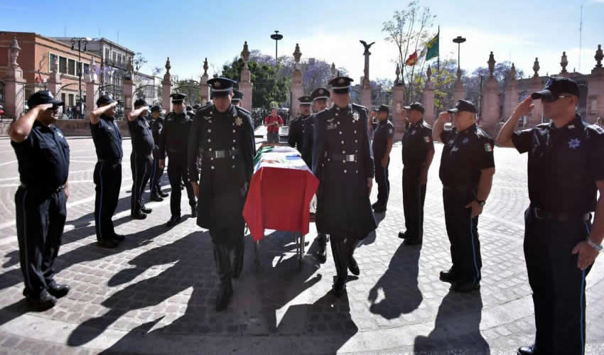 El Municipio de Aguascalientes rindió homenaje a Luis Armando Hernández Luján, elemento de la SSPM, adscrito al Grupo de Operaciones Especiales, que falleció en cumplimiento de su deber