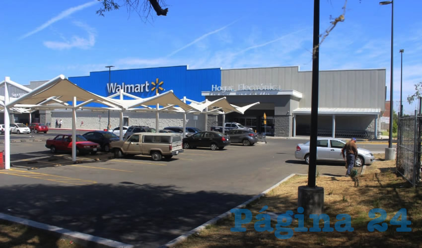 El atraco ocurrió en Wal-Mart, situado en la esquina de las avenidas Aguascalientes sur y Mahatma Gandhi