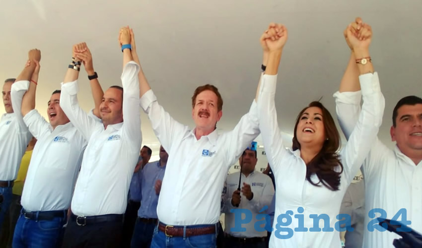 Se registraron los 11 candidatos del PAN que aspiran a convertirse en alcaldes en los municipios del estado, arropados por su presidente nacional Marko Cortés, Juan Carlos Romero Hicks, el senador Juan Antonio Martín del Campo y diputados federales