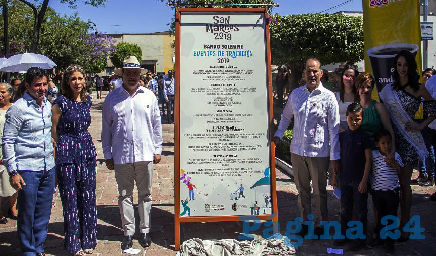 En un ambiente familiar y festivo, el gobernador del Estado, Mart&iacute;n Orozco Sandoval, presidi&oacute; la ceremonia de colocaci&oacute;n del Bando Solemne