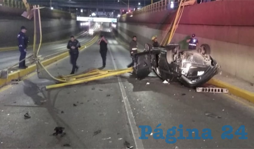 En la imagen se observa con claridad los daños causados al barandal