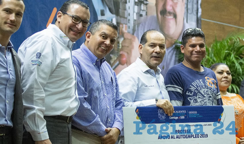Con una inversi&oacute;n de un mill&oacute;n 500 mil pesos, el Gobernador del Estado, Mart&iacute;n Orozco Sandoval, hizo la entrega de diversos apoyos del programa Protege Fomento al Autoempleo