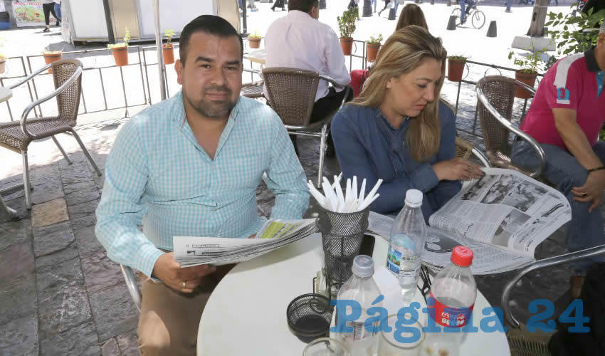 En Café Catedral departieron Edgar Herrera Huerta y Yadira Ibarra Hernández