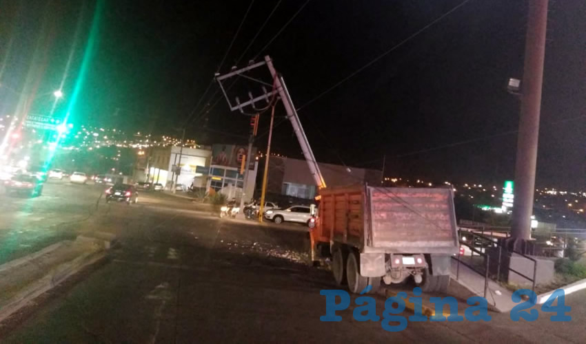 El accidente ocurri&oacute; sobre avenida Siglo XXI, esquina con bulevar Guadalupano