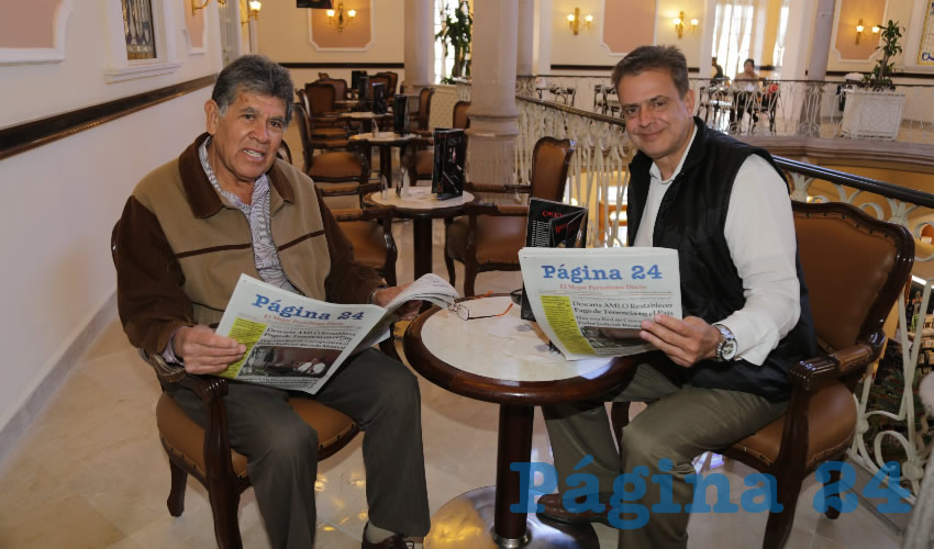 En Sanborns Francia departieron Cuauhtémoc Cardona Campos, diputado local; y Raúl Reyes Agüero