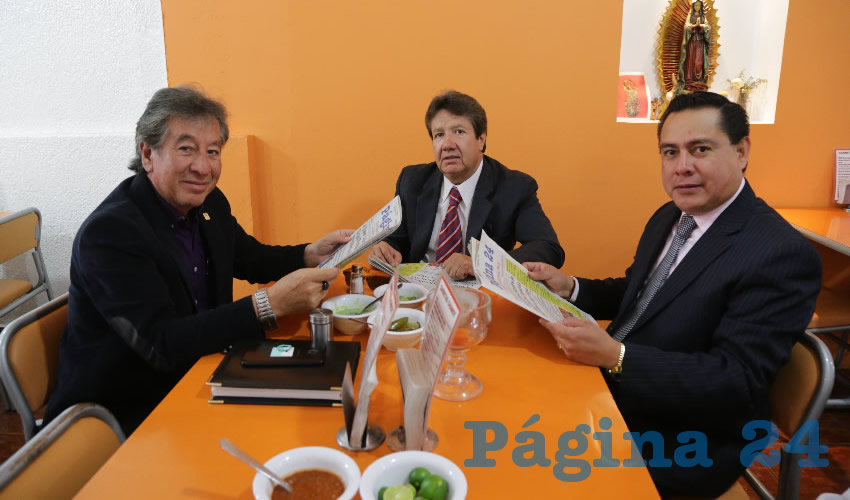 En Carnitas Chanoy desayunaron Eric Monroy Sánchez, Fernando Dávila Díaz de León y Sergio Delfino Vargas
