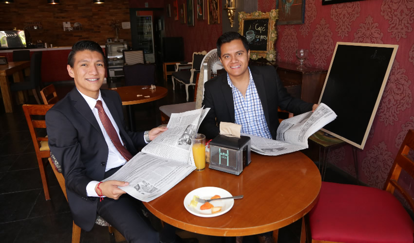 En Café del Ángel departieron Erick Fernando Fermín Martínez, consejero nacional de estudiantes del PAN; y Jorge Santoyo