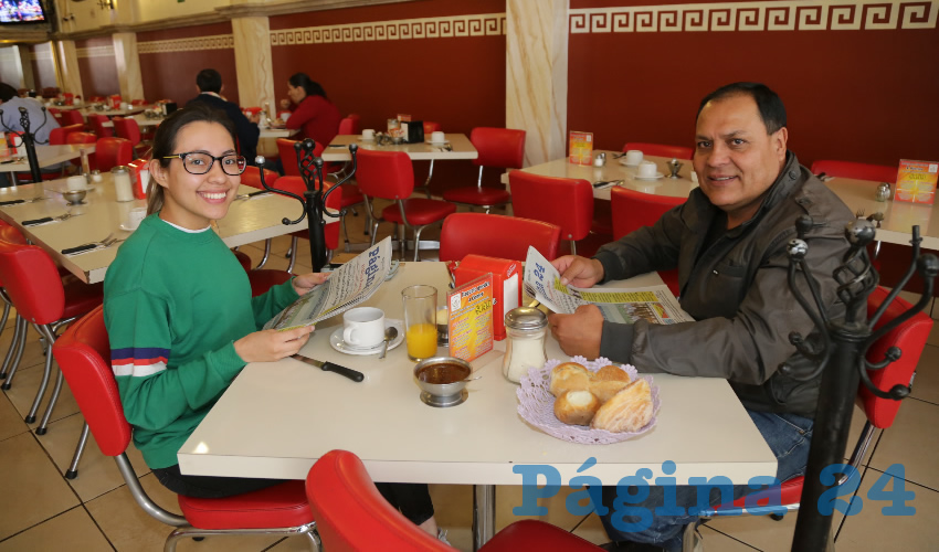 En el restaurante Mitla compartieron el pan y la sal Deyanira Ramírez Quezada y su papá Gerardo Ramírez Solano