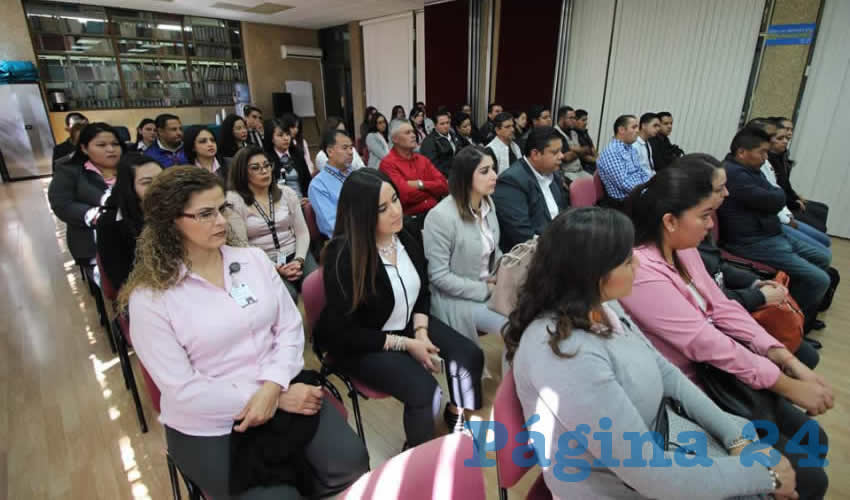M&aacute;s de 40 personas que trabajaban como interinos en el Supremo Tribunal de Justicia del Estado, ya tienen base