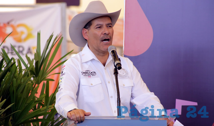 Mart&iacute;n Orozco Sandoval le reiter&oacute; a Humberto Hern&aacute;ndez Haddad la importancia que tiene el turismo (Foto: Eddylberto Lu&eacute;vano Santill&aacute;n)