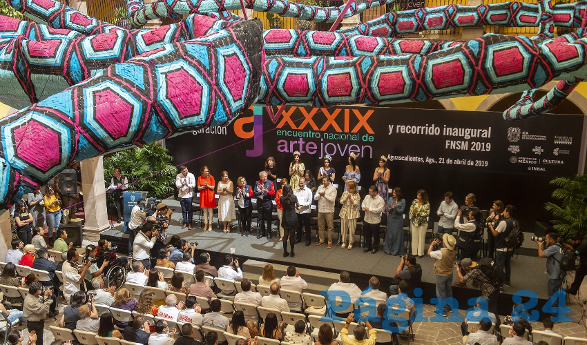 El gobernador del Estado Mart&iacute;n Orozco Sandoval encabez&oacute; la premiaci&oacute;n del Encuentro Nacional de Arte Joven y llev&oacute; a cabo el recorrido oficial por las instalaciones de la verbena