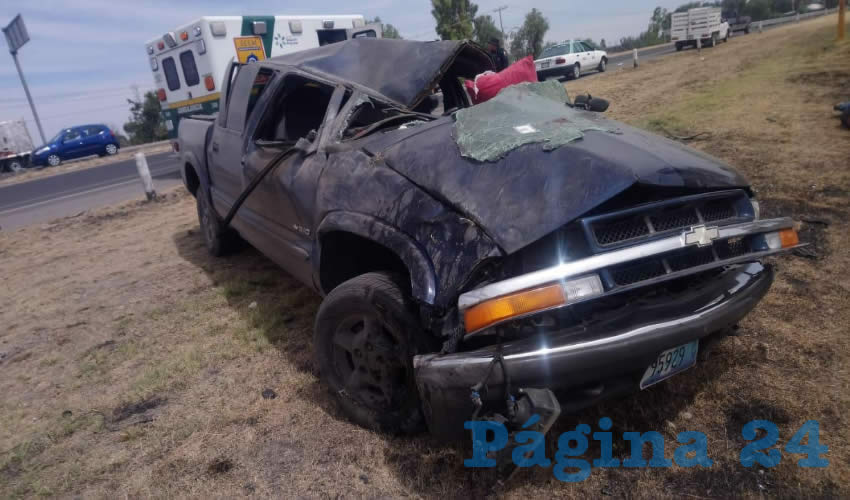 La unidad Chevrolet S10 azul quedó lista para la chatarra
