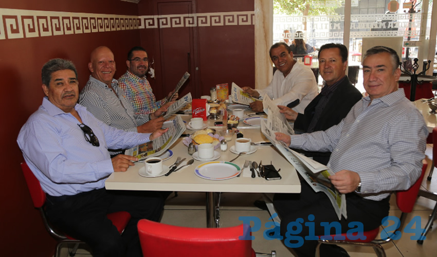 En el restaurante Mitla almorzaron Juan Antonio Arroyo Rodríguez, coordinador de asesores del IEA; Jesús Chambon Arroyo, director de Planeación del IEA; Alejandro García Gómez, director Jurídico del IEA; Juan Gaytán Mascorro, director general del Conalep; Raúl Silva Perezchica, director general del IEA; y Jesús Santana García, jefe de Gabinete de Gobierno del Estado