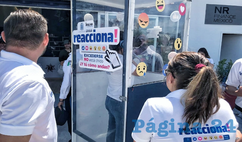 En estas cabinas se proyecta un video en el que se puede simular lo que causa el beber alcohol en exceso