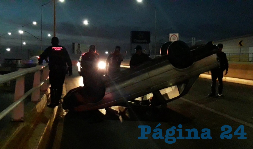 Sobre un puente de avenida Aguascalientes sur, se accidentó Alfredo León Salazar