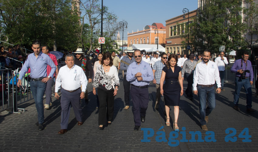 En un ambiente donde prevaleci&oacute; la civilidad y el orden, el gobernador Mart&iacute;n Orozco Sandoval encabez&oacute; el desfile conmemorativo del D&iacute;a del Trabajo