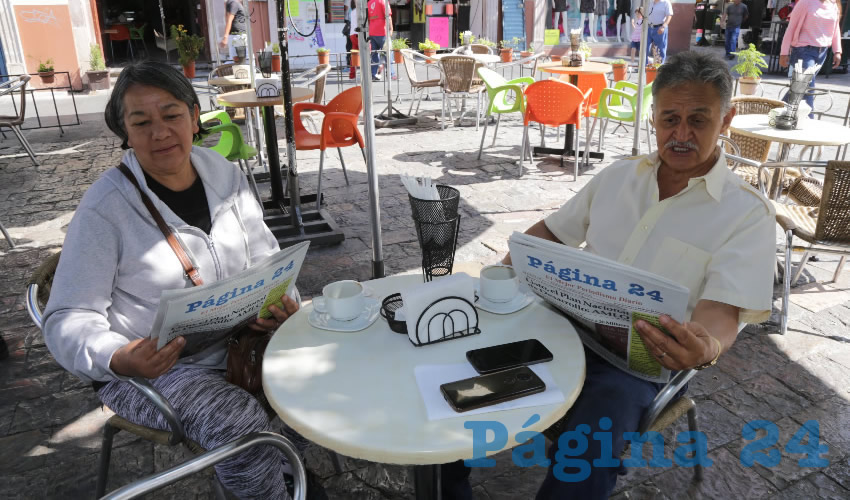 En Caf&eacute; Catedral departieron Martha Alicia Viveros Torres y Mario Ch&aacute;vez Tapia