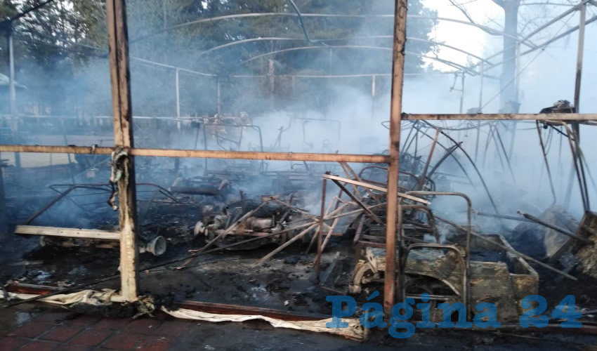 Por un “chispazo” en uno de los centros de carga, se originó el fuego