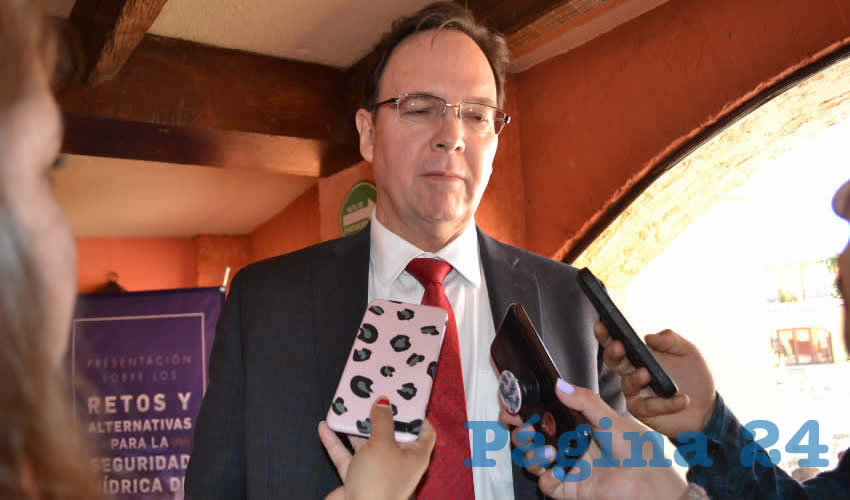Carlos Bárcena Pous, detalló que en su opinión el gasto del agua que utilizan algunas industrias ya está claro su uso, pero que en el aspecto del campo es donde se pueden hacer unas modificaciones, que en lugar de utilizar agua de pozo o de río, pueda emplear agua tratada. (Foto: Merari Martínez)