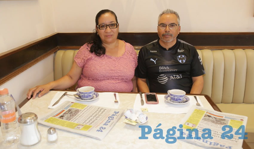 En Sanborns Francia compartieron el pan y la sal Irma Trajo G&aacute;mez y Luis Ibarra Gayt&aacute;n