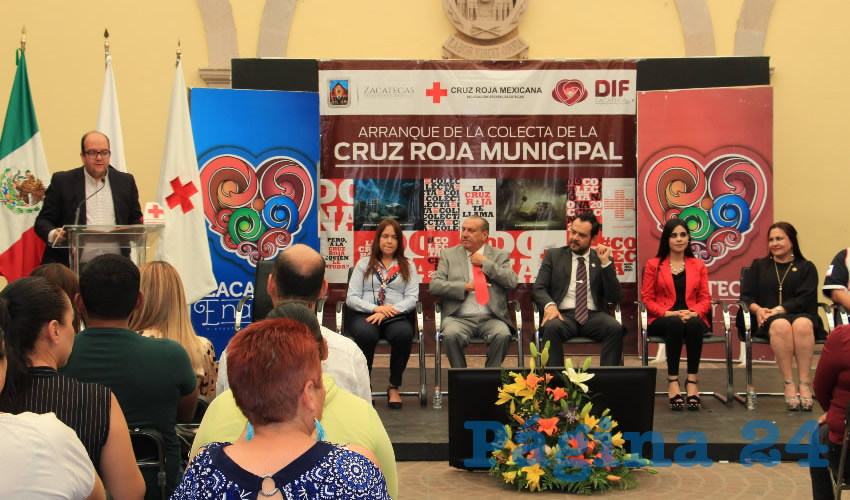 Autoridades del ayuntamiento capitalino y de la Cruz Roja Mexicana dieron arranque a la colecta municipal para la Cruz Roja en las instalaciones de la Casa Municipal de Cultura de Zacatecas (Foto Rocío Castro)