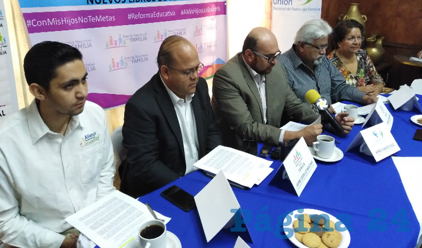 Para representantes del Frente Nacional por la Familia, el hecho de que se incluya esta corriente de pensamiento en los planes y programas de estudio de educación básica “pues busca confundir el pensamiento y naturaleza biológica del sexo de nuestros niños, haciéndoles creer desde pequeños pueden cambiar de sexo”/Foto: Elizabeth Ríos Chavarría