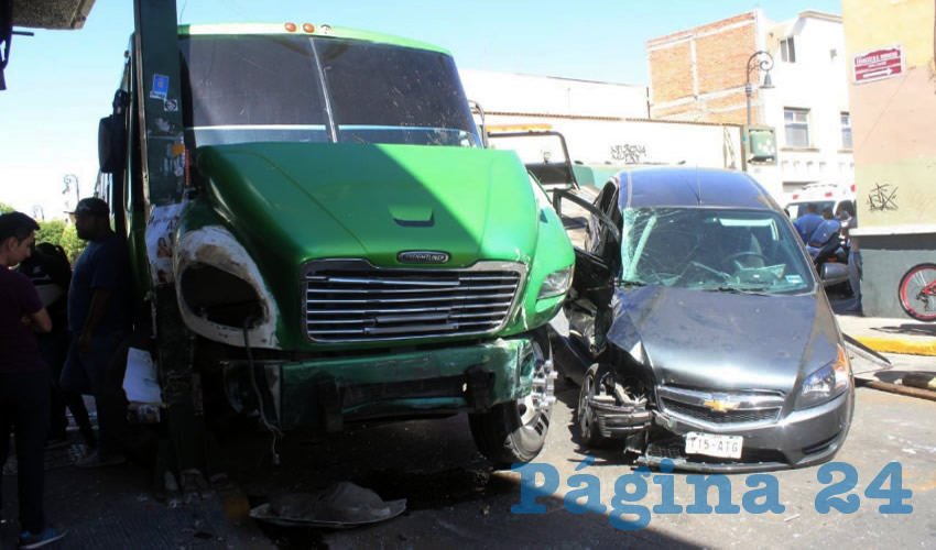 El choque, catalogado como “semaforazo”, ocurrió en el cruce de las calles Doctor Jesús Díaz de León y Francisco Hornedo