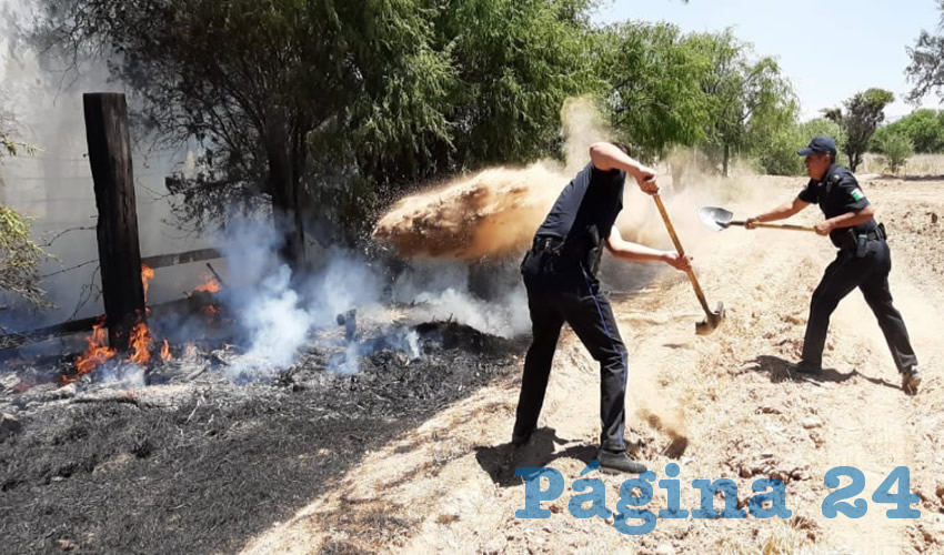 Polic&iacute;as estatales y de Pabell&oacute;n de Arteaga iniciaron las labores para combatir el siniestro