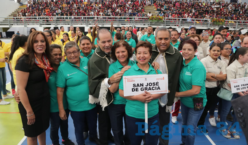 Durante la ceremonia, el mandatario estatal se dijo orgulloso del magisterio de Aguascalientes