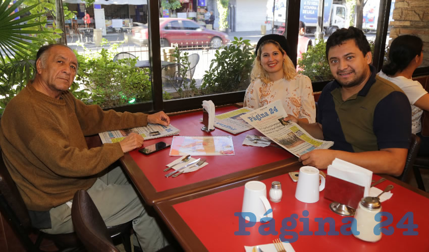 En Las Antorchas desayunaron &Aacute;ngel Mart&iacute;nez Rodr&iacute;guez, Stefi Pasqualli Gonz&aacute;lez y Alejandro Lara God&iacute;nez