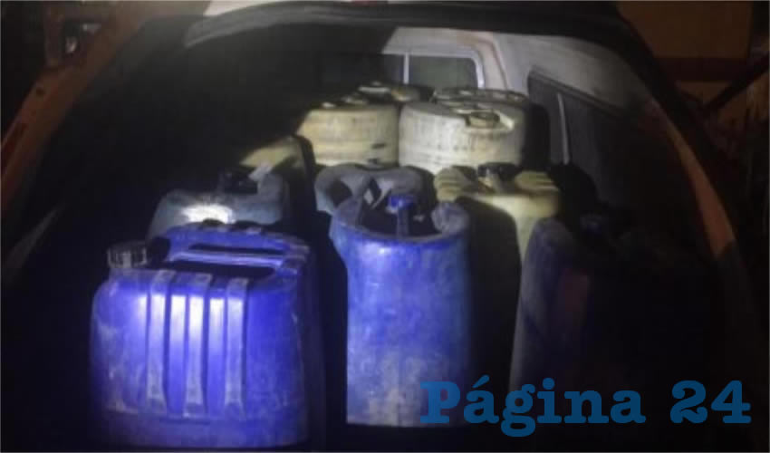 Los bidones de plástico con combustible fiscalizados